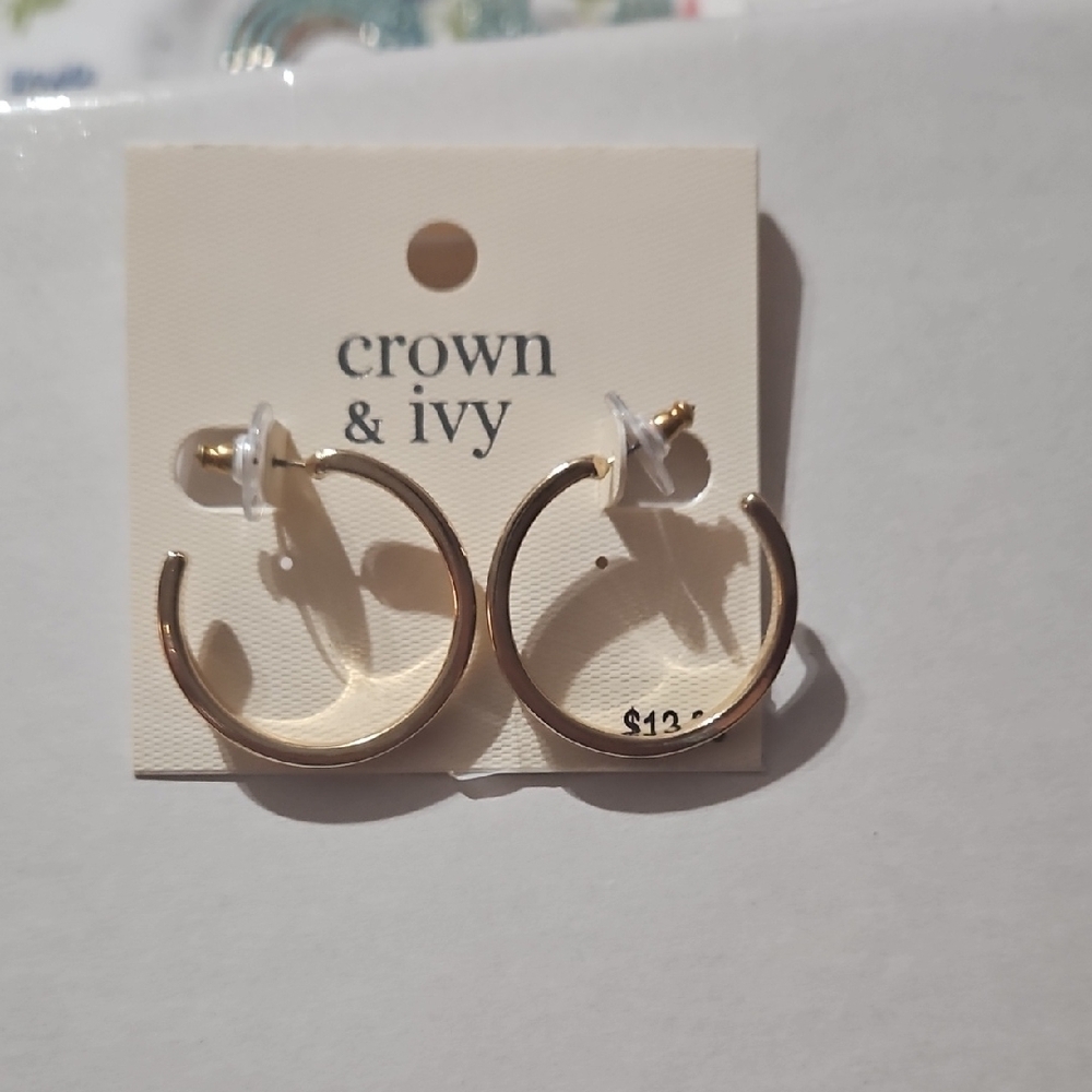 Crown & Ivy Gold Minimalist Hoop Earrings